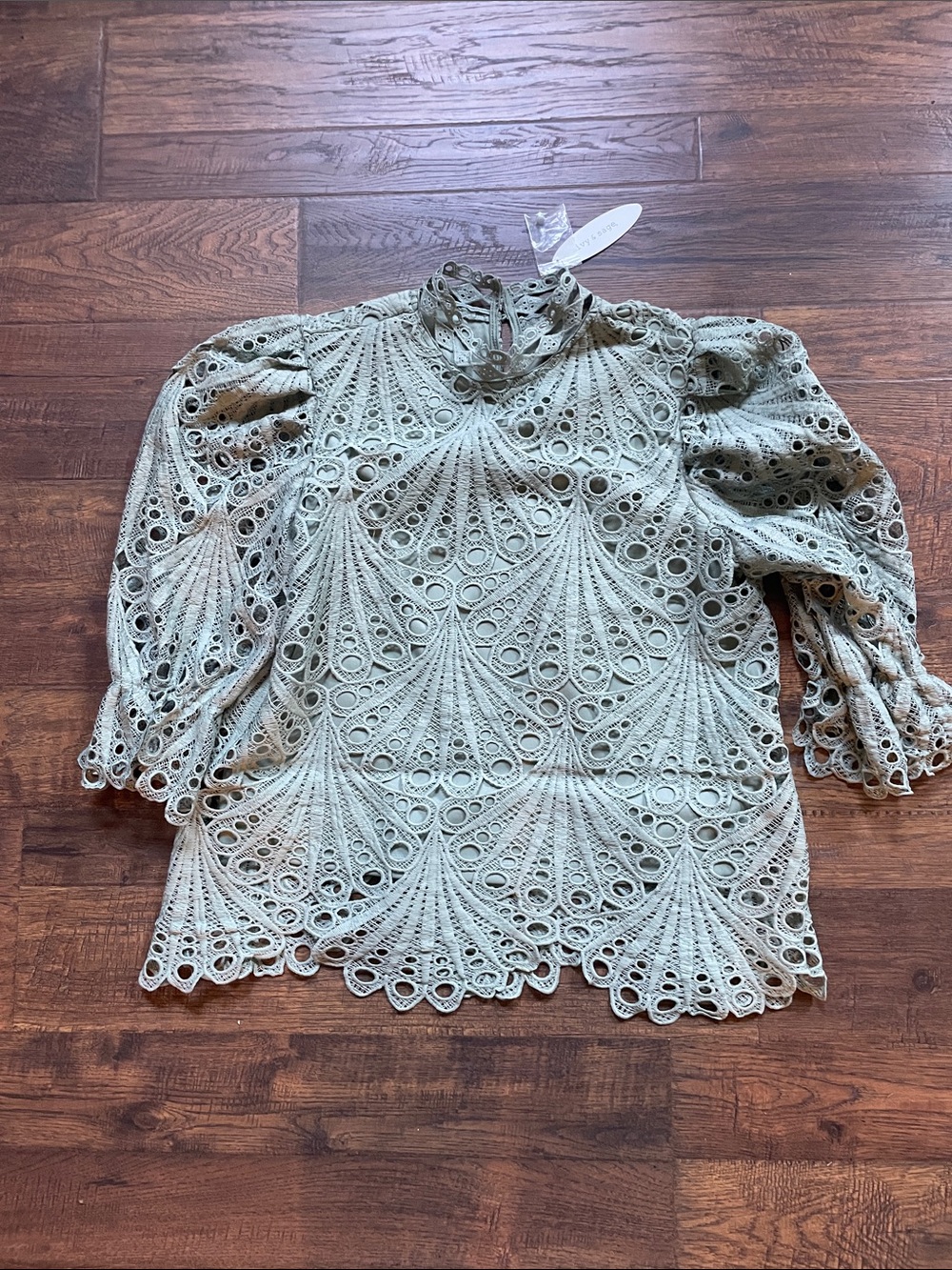 Sea foam lace top - Picture 2 of 8